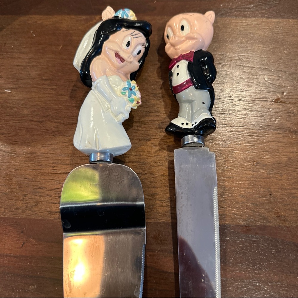 Warner Bros. Wedding Cake Serving Set looney tunes